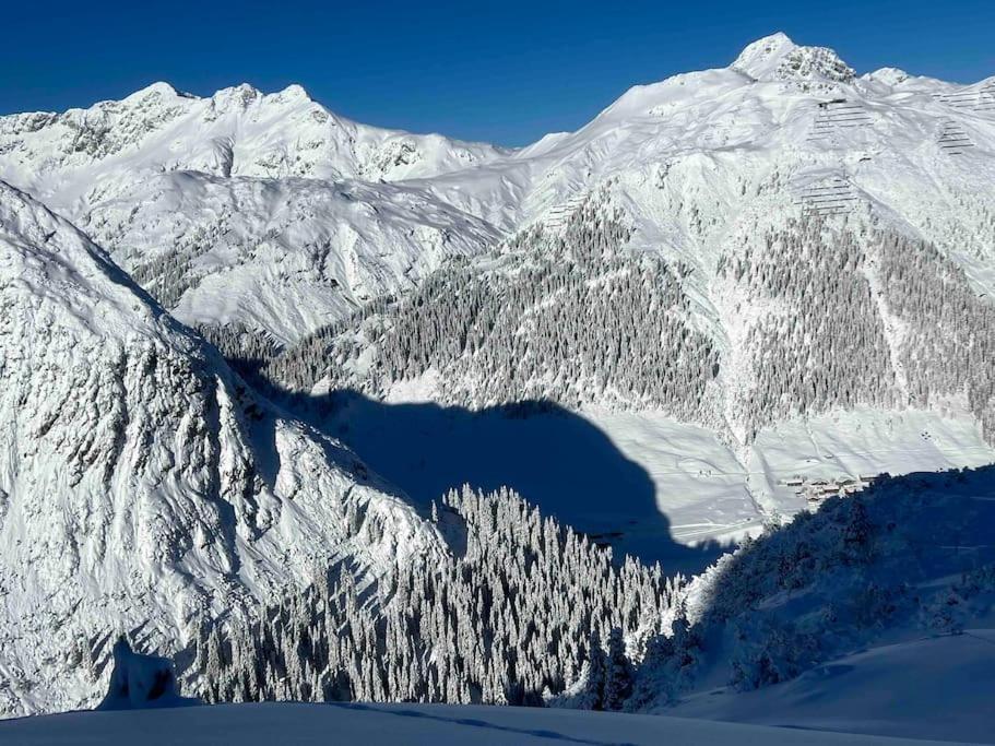 Skilounge Zürs direkt beim Skilift