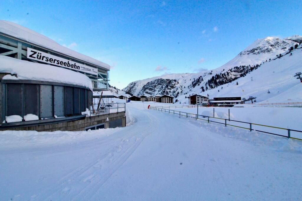 Skilounge Zürs direkt beim Skilift