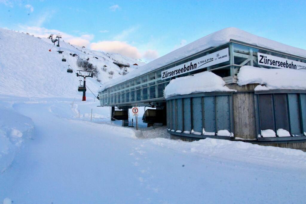 Skilounge Zürs direkt beim Skilift