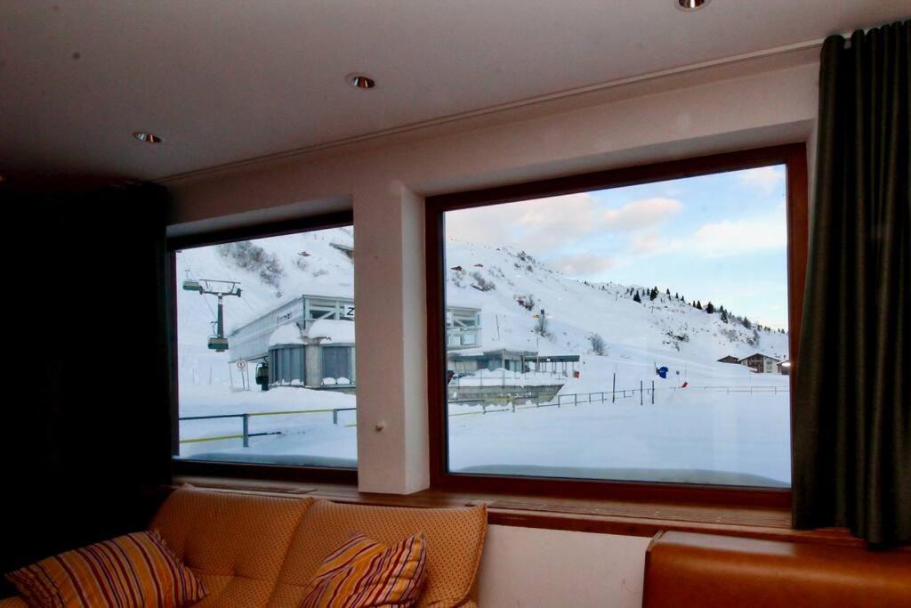 Skilounge Zürs direkt beim Skilift