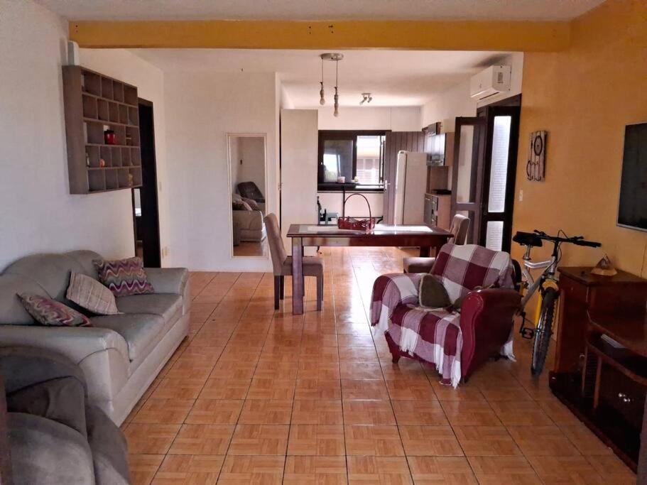 Casa Amarela a Beira Mar entre Arroio do Sal e Torres