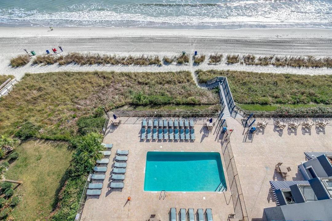 Updated 2 BR Oceanfront Condo with scenic Balcony views view 4