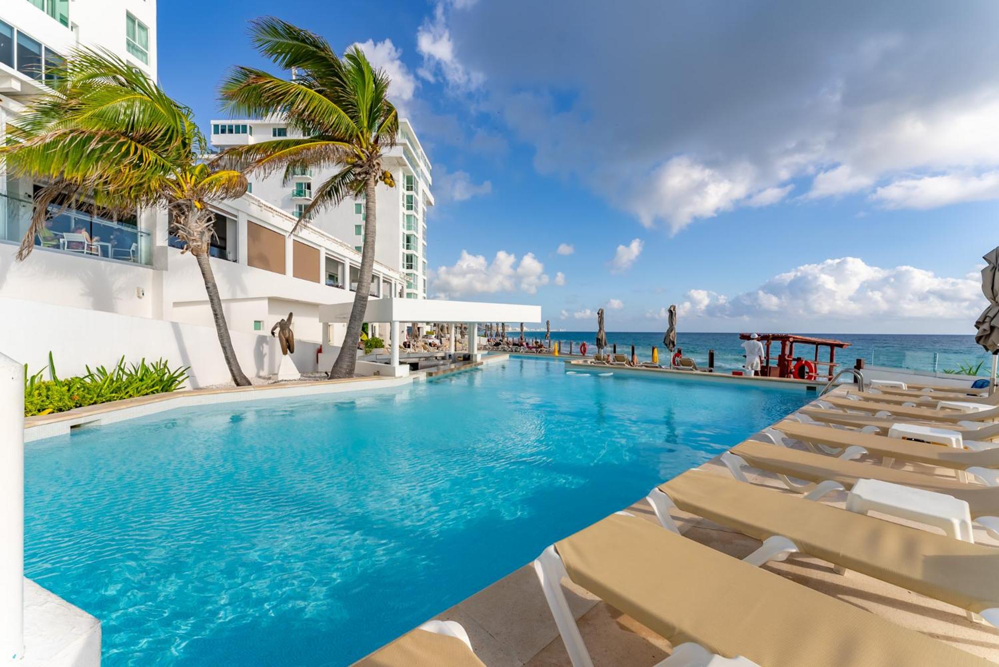 Beachfront Ocean View-boutique apartment •Gym •Spa