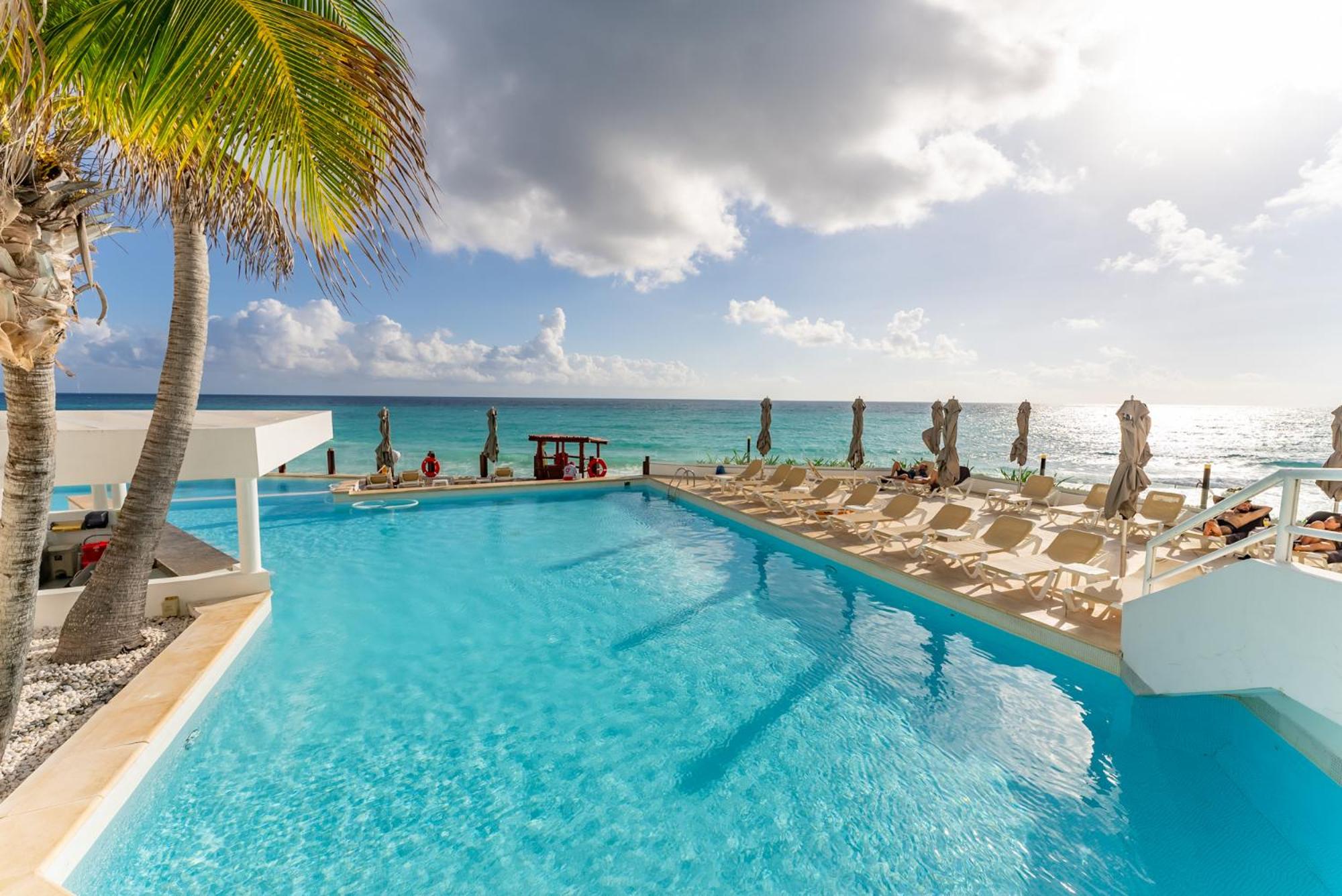 Beachfront Ocean View-boutique apartment •Gym •Spa