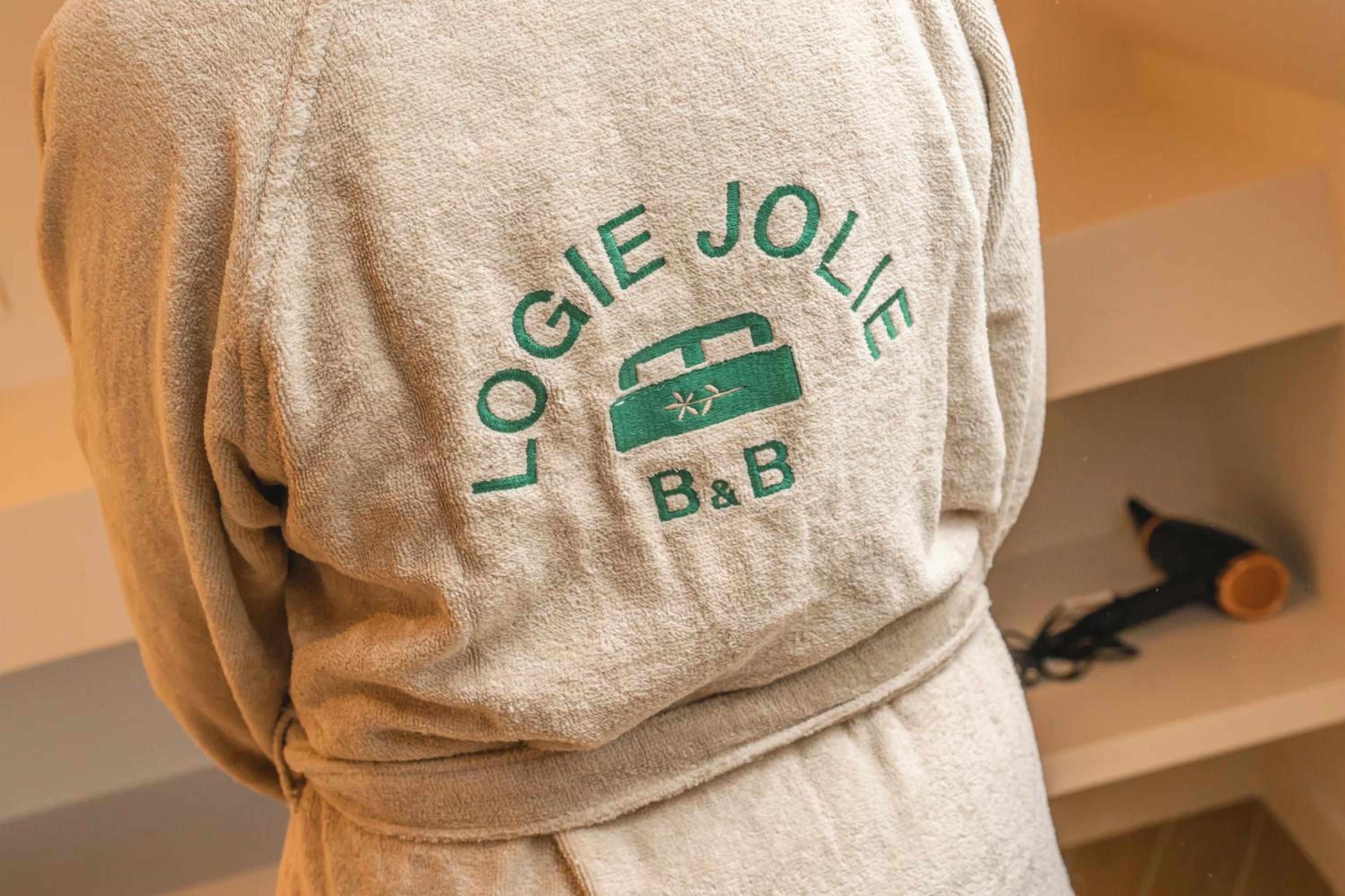 B&B Logie Jolie
