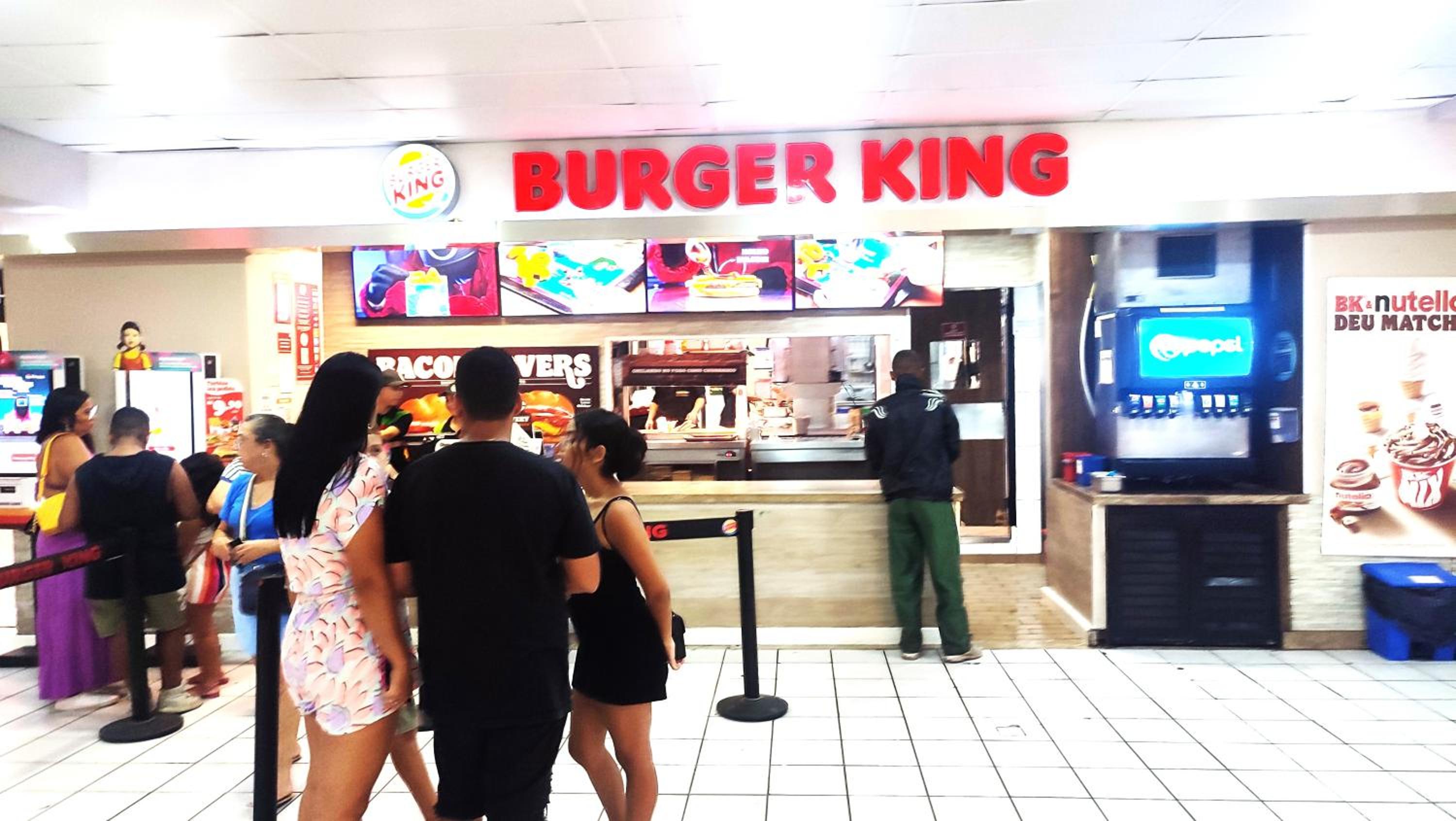 Cobertura frente mar , um andar , na Marina Piratas com estacionamento