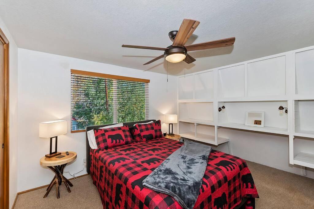 Papa Bear Cozy Cabin w/ Fireplace and outdoor BBQ! view 4