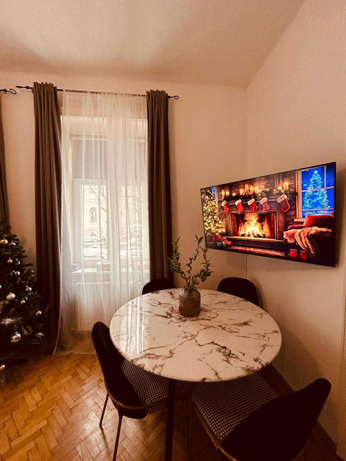Apartment 5 min Schönbrunn Gloriette, Direct to City Center, Free Parking