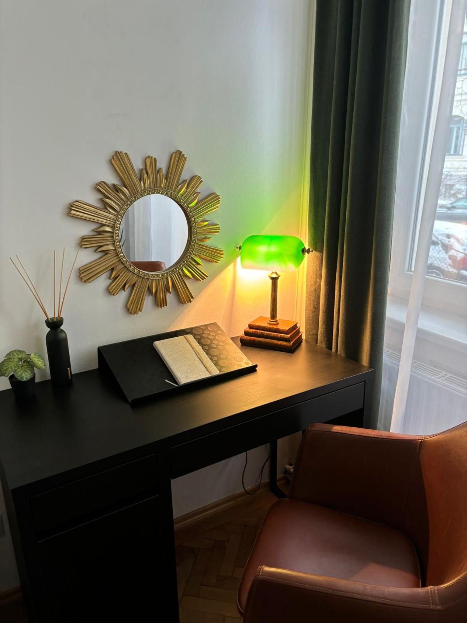 Apartment 5 min Schönbrunn Gloriette, Direct to City Center, Free Parking