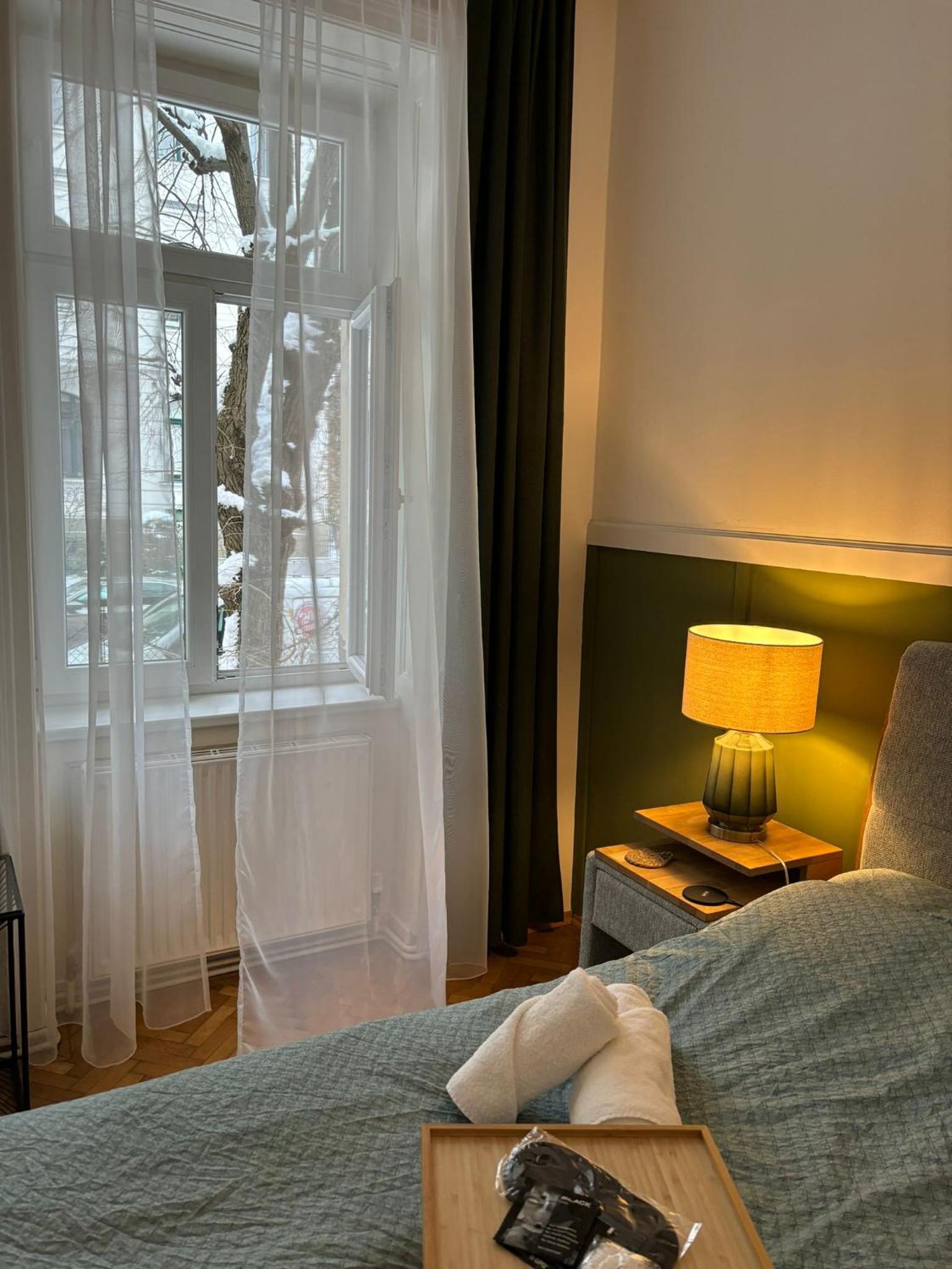 Apartment 5 min Schönbrunn Gloriette, Direct to City Center, Free Parking