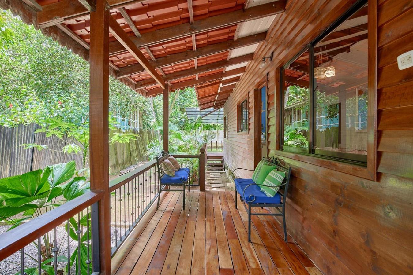 Casa Tulipan - Private 3bd, AC, Pool, Big Garden w' BBQ