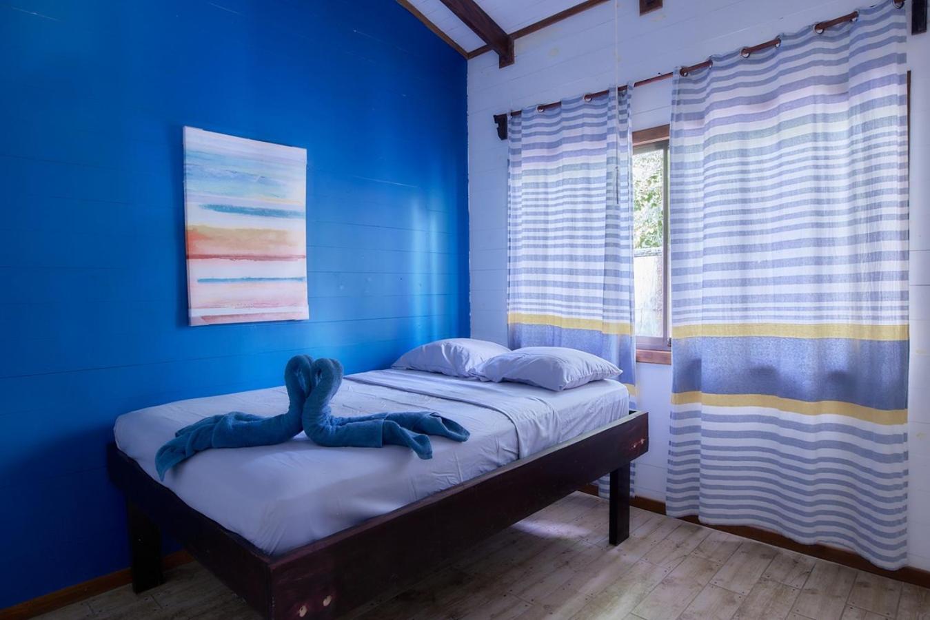 Casa Tulipan - Private 3bd, AC, Pool, Big Garden w' BBQ