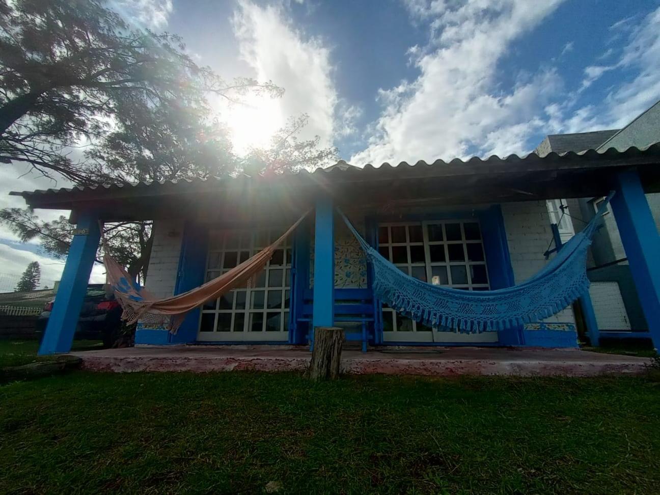 Casa beiramar, vista mar e pinheiros, pé na areia