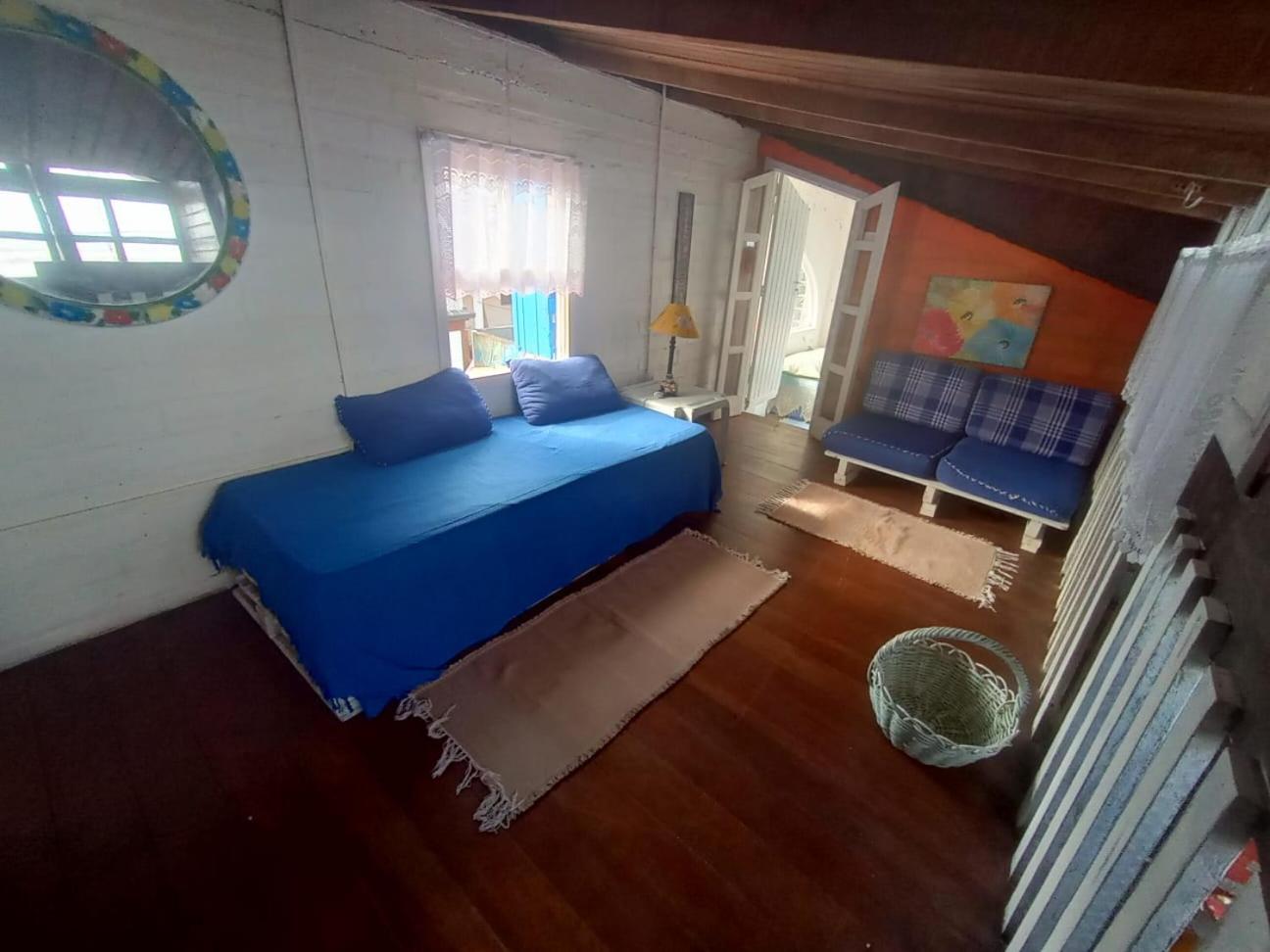 Casa beiramar, vista mar e pinheiros, pé na areia