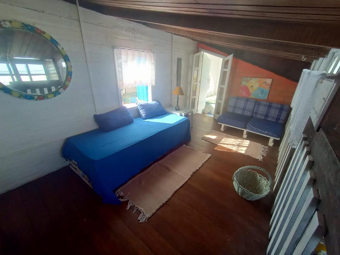 Casa beiramar, vista mar e pinheiros, pé na areia