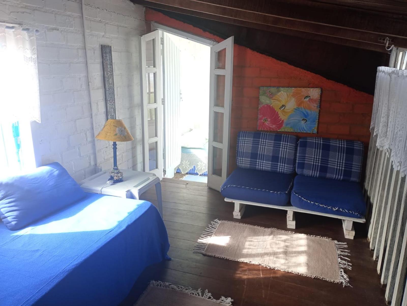 Casa beiramar, vista mar e pinheiros, pé na areia
