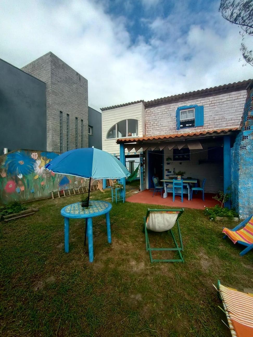 Casa beiramar, vista mar e pinheiros, pé na areia
