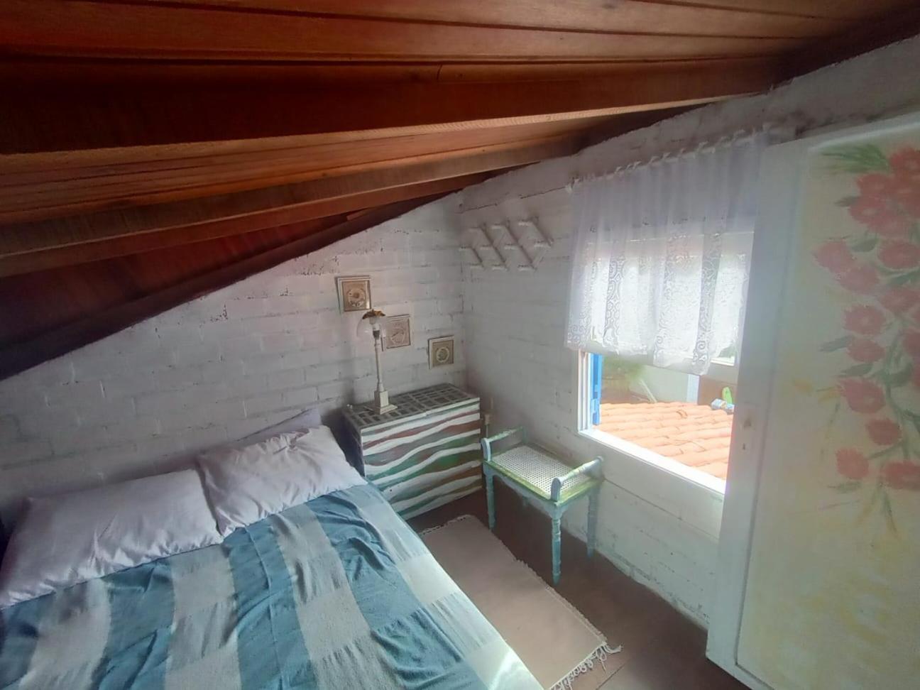 Casa beiramar, vista mar e pinheiros, pé na areia