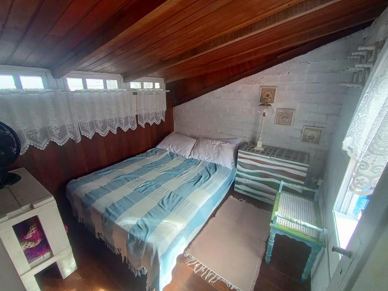 Casa beiramar, vista mar e pinheiros, pé na areia