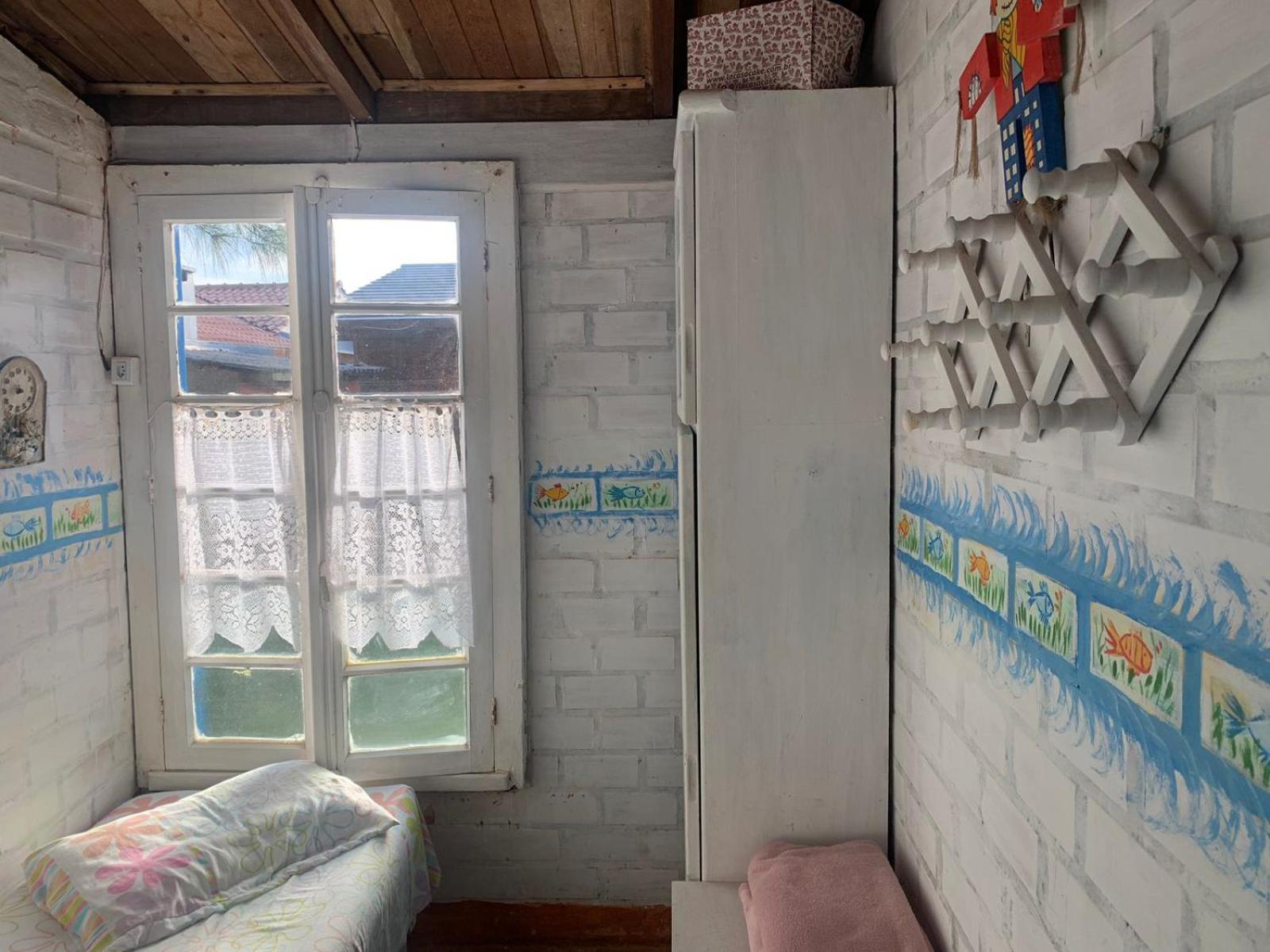 Casa beiramar, vista mar e pinheiros, pé na areia