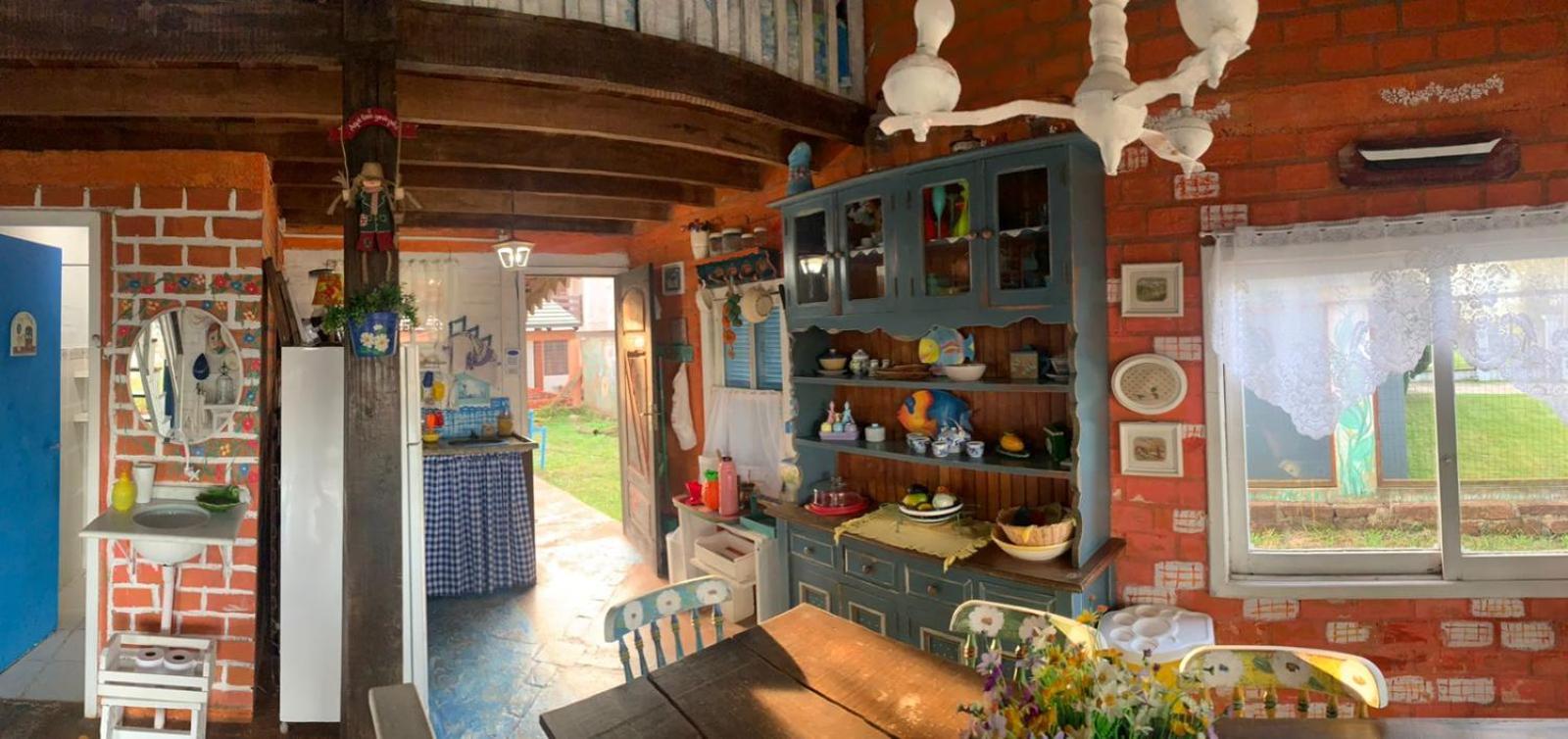 Casa beiramar, vista mar e pinheiros, pé na areia