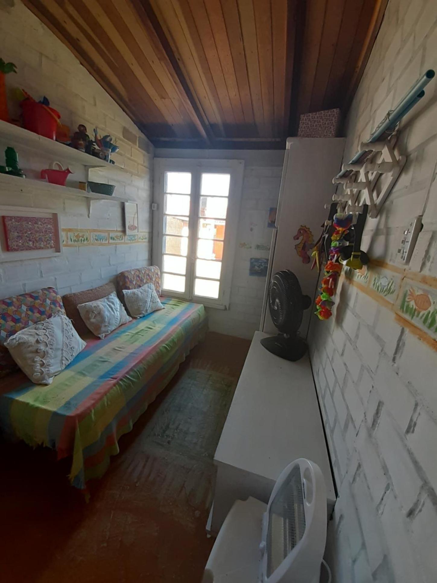 Casa beiramar, vista mar e pinheiros, pé na areia