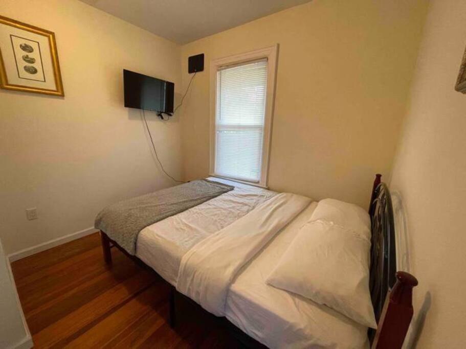 Entire Beautiful 2BR Private Apartment [R] view 2
