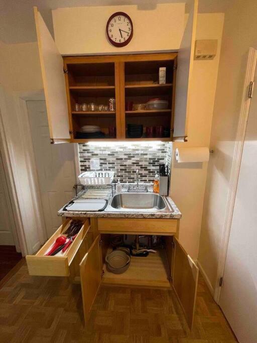 Entire Beautiful 2BR Private Apartment [R] view 3