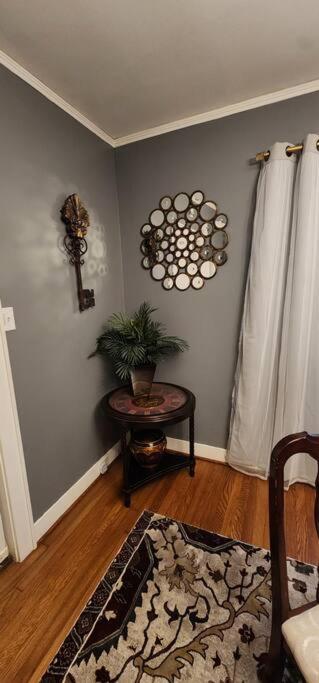 Secluded English Retreat by Rice, Medical Center & Museum District view 4