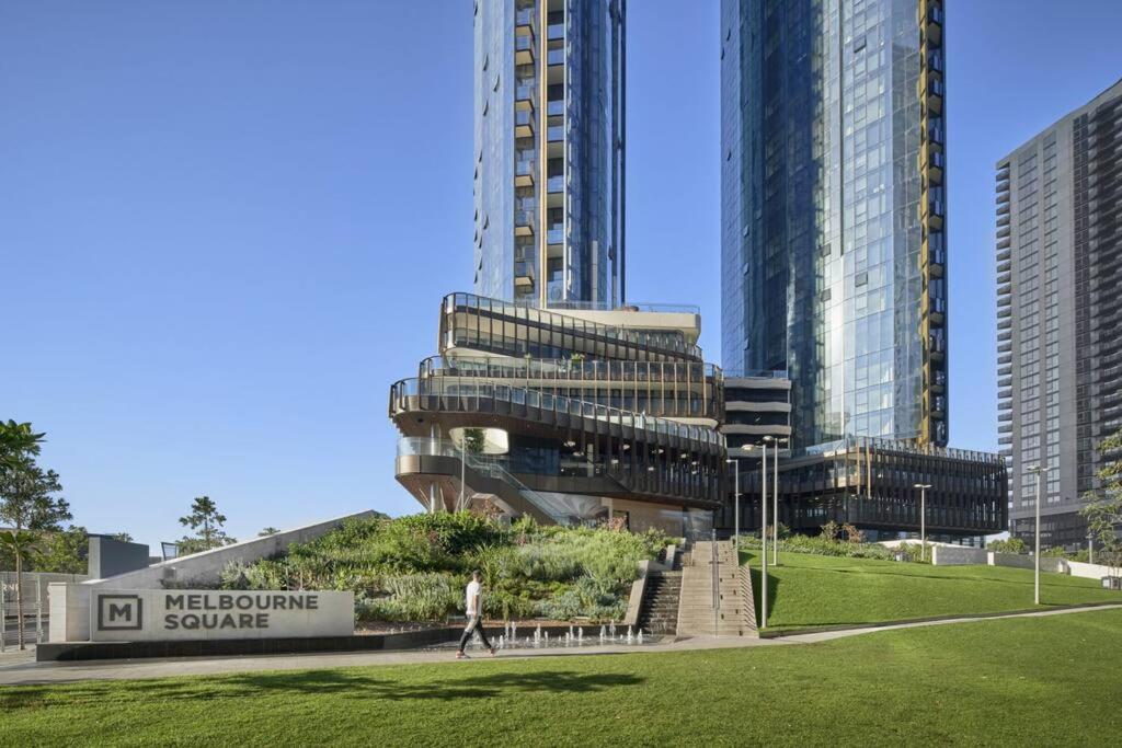 Hotel Luxury 3 Bed 2 Bath + car park at Melbourne Square - Image 1