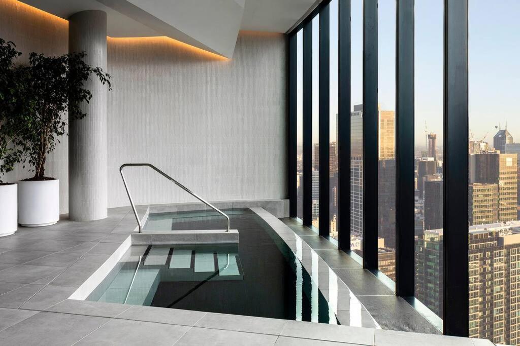 Luxury 3 Bed 2 Bath + car park at Melbourne Square