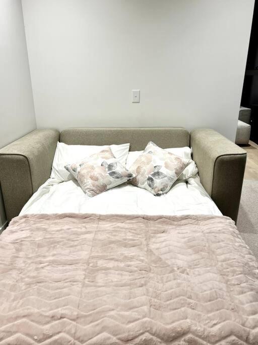 Luxury 3 Bed 2 Bath + car park at Melbourne Square