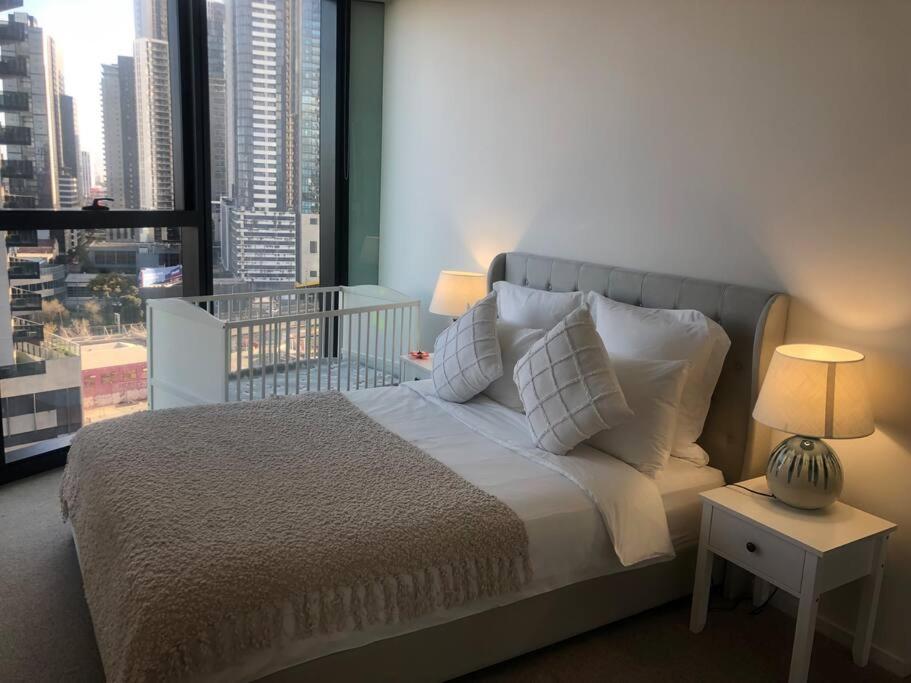 Luxury 3 Bed 2 Bath + car park at Melbourne Square