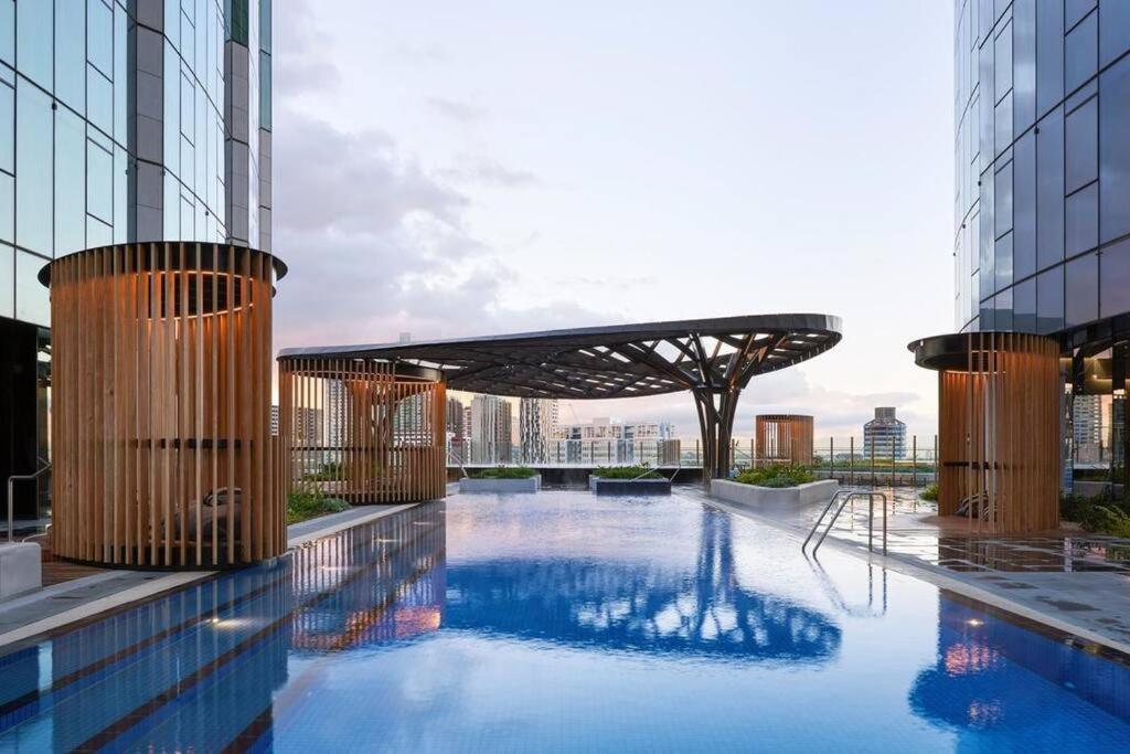 Luxury 3 Bed 2 Bath + car park at Melbourne Square