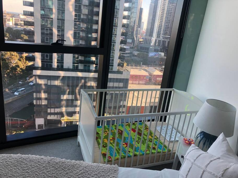 Luxury 3 Bed 2 Bath + car park at Melbourne Square