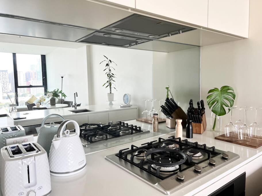 Luxury 3 Bed 2 Bath + car park at Melbourne Square
