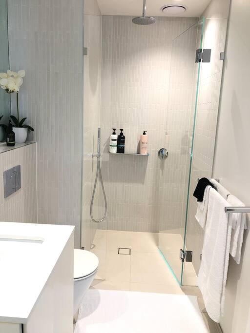 Luxury 3 Bed 2 Bath + car park at Melbourne Square