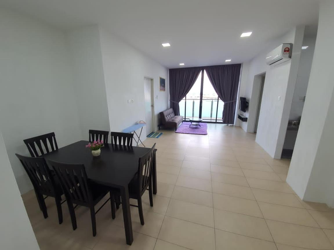 Bunny Homestay 407 Roxy Apartment Kuching photo 2
