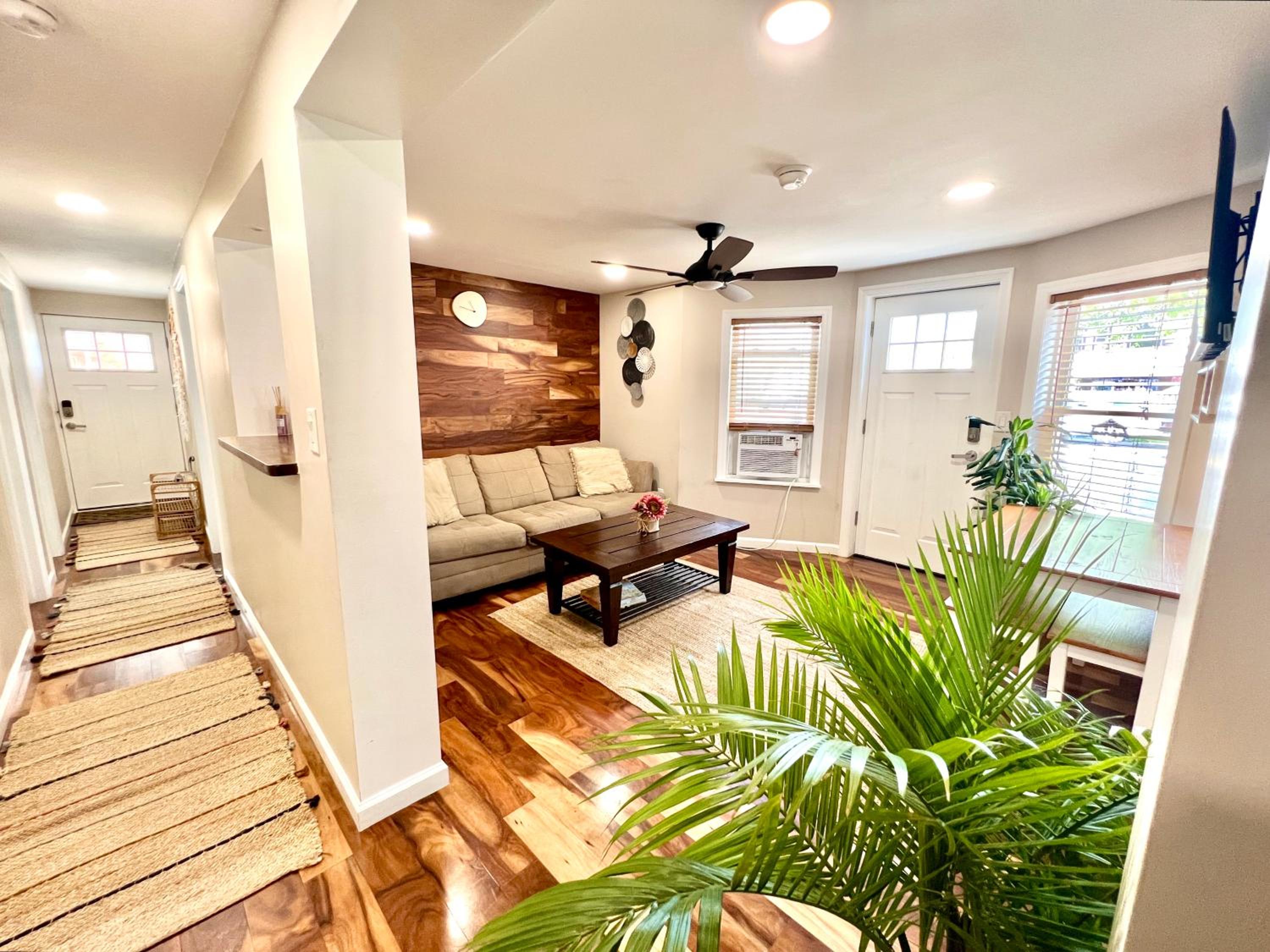 Wildwood Vacations - Ultra Modern - Entire 3 Bedroom Apartment - 5 min walk to the Beach - Property Image 1
