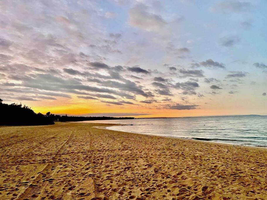 Beachside flat with free parking