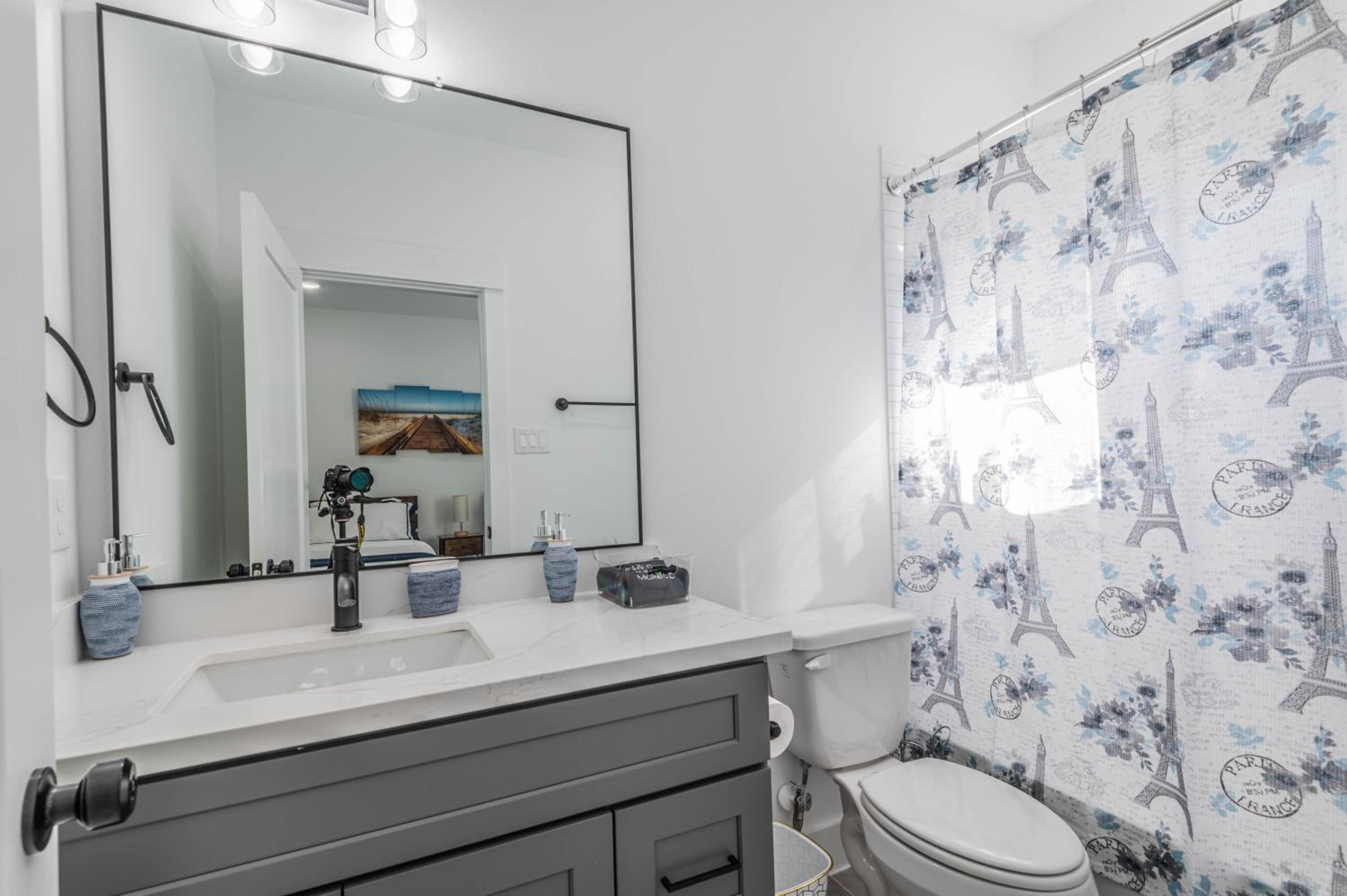 Modern Luxury retreat in downtown view 4