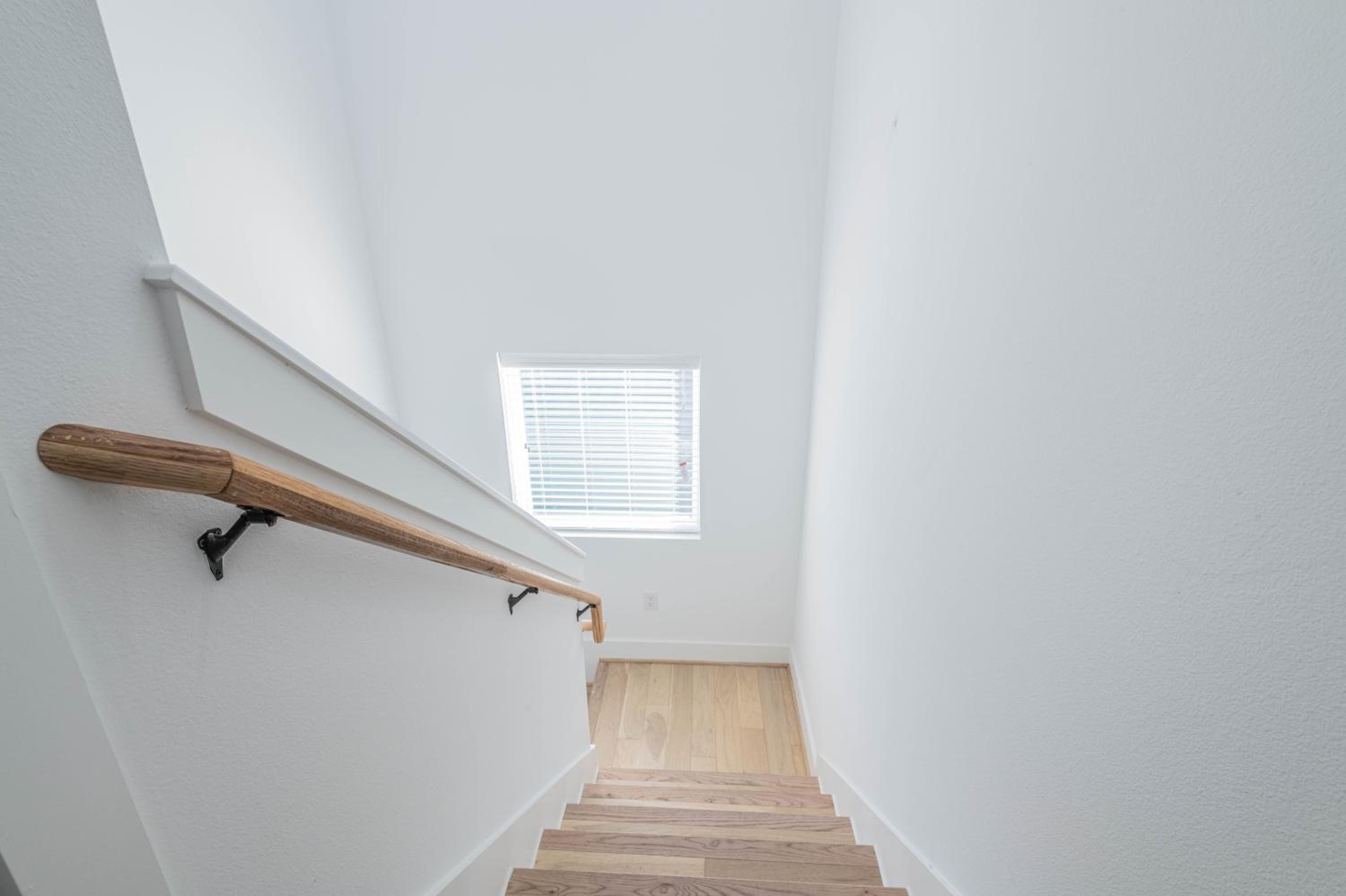 Modern Luxury retreat in downtown view 3