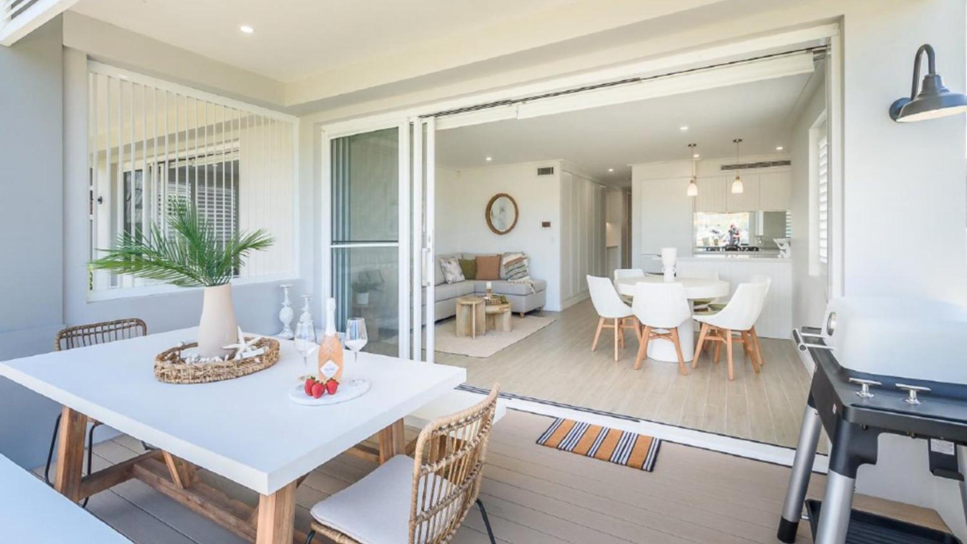Watersea By The Bay Unit 2, waterfront, walk to shop&restaurants