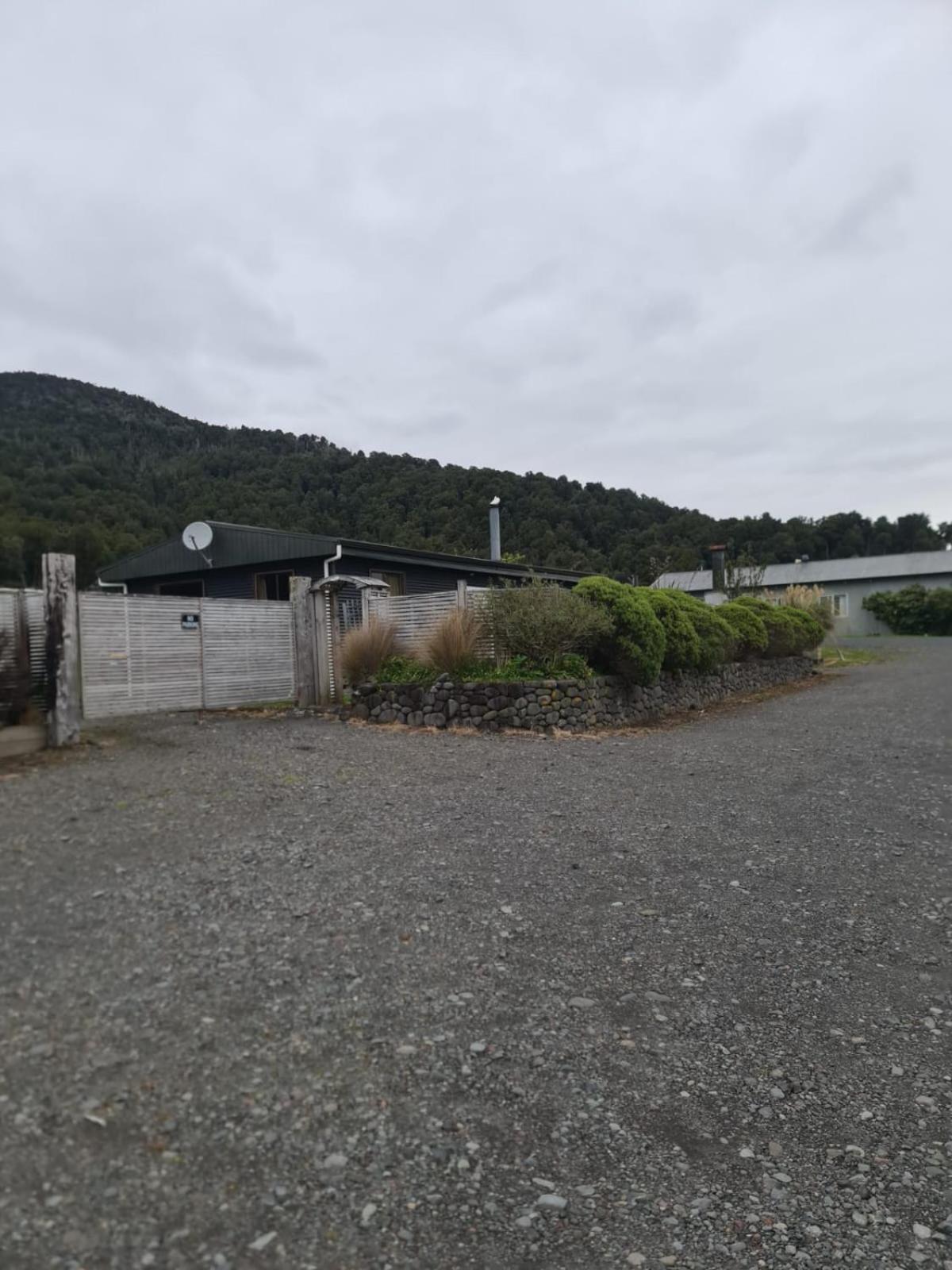 The Crossing Lodge & Backpackers