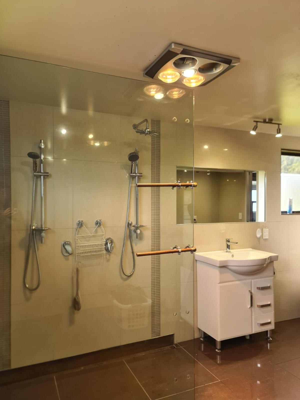The Crossing Lodge & Backpackers