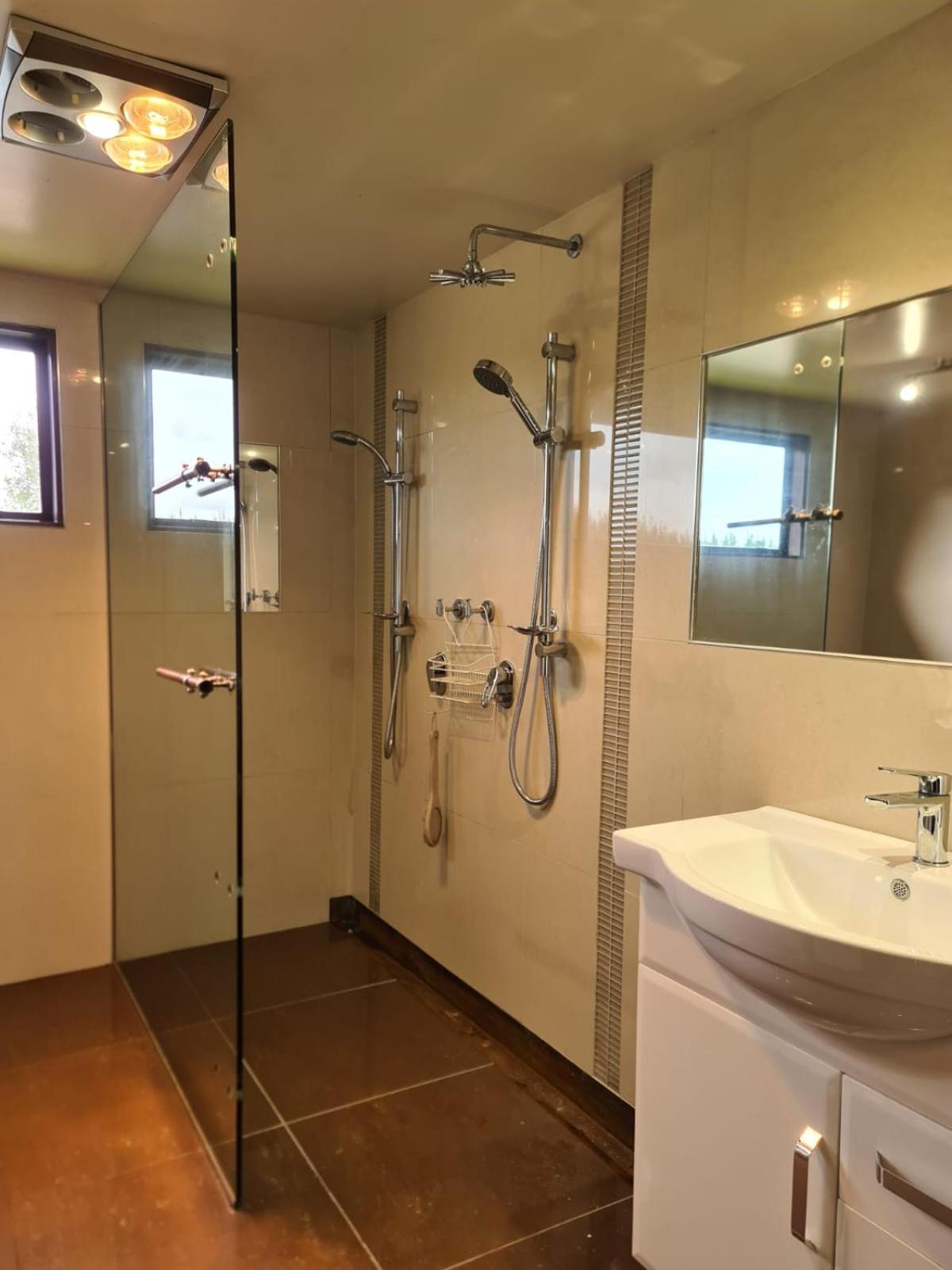 The Crossing Lodge & Backpackers