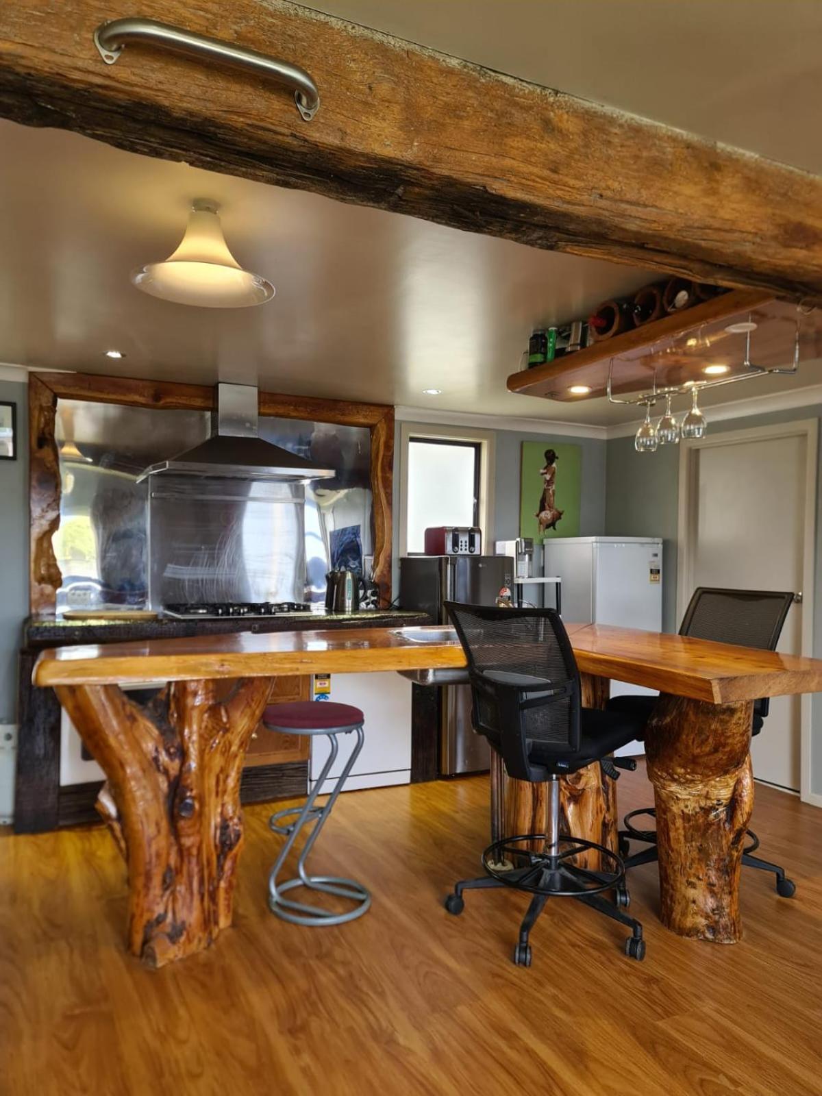 The Crossing Lodge & Backpackers