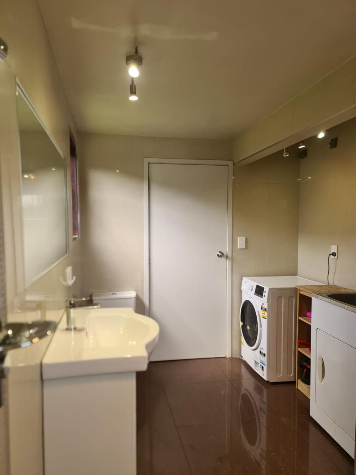 The Crossing Lodge & Backpackers