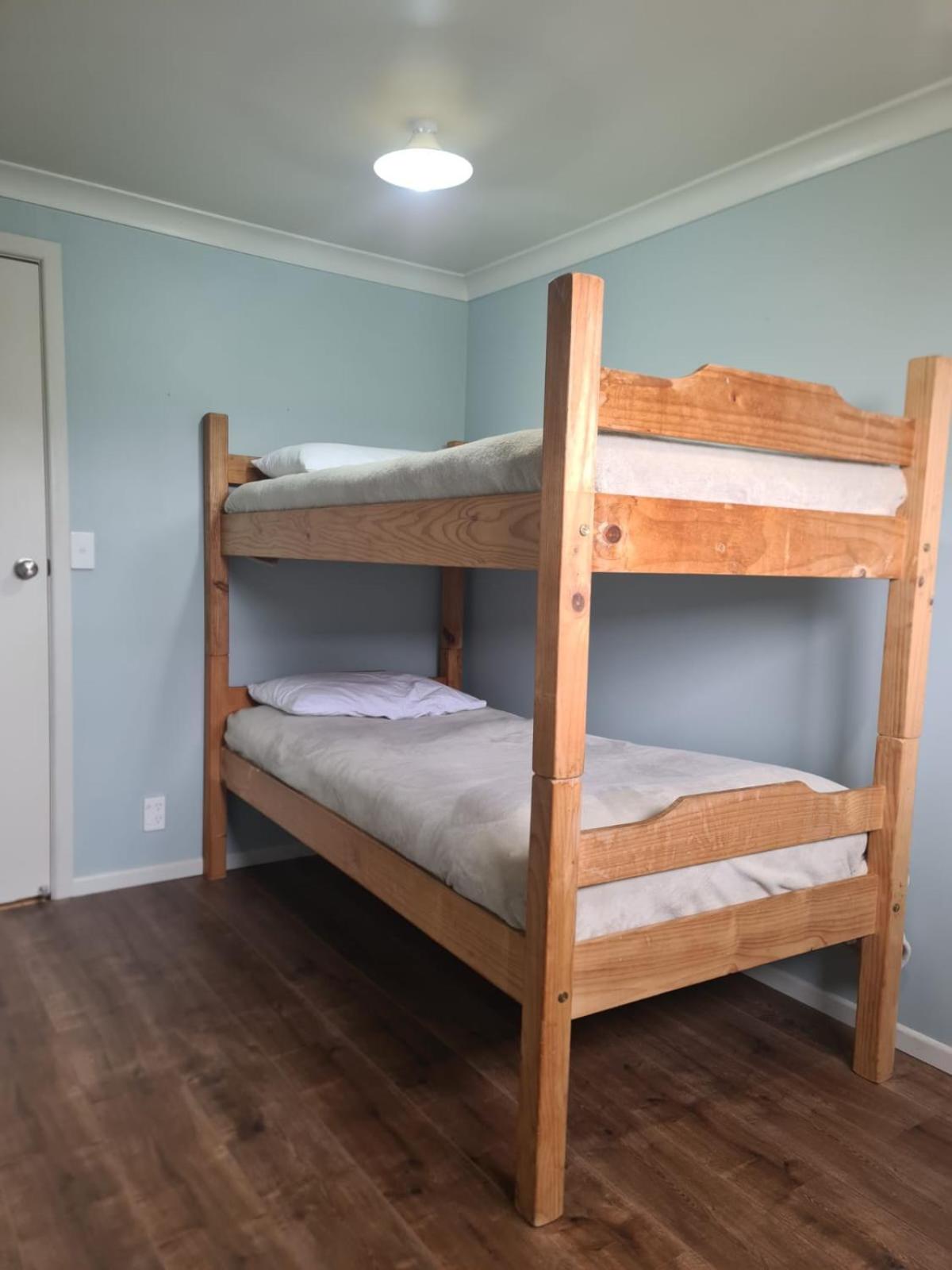 The Crossing Lodge & Backpackers