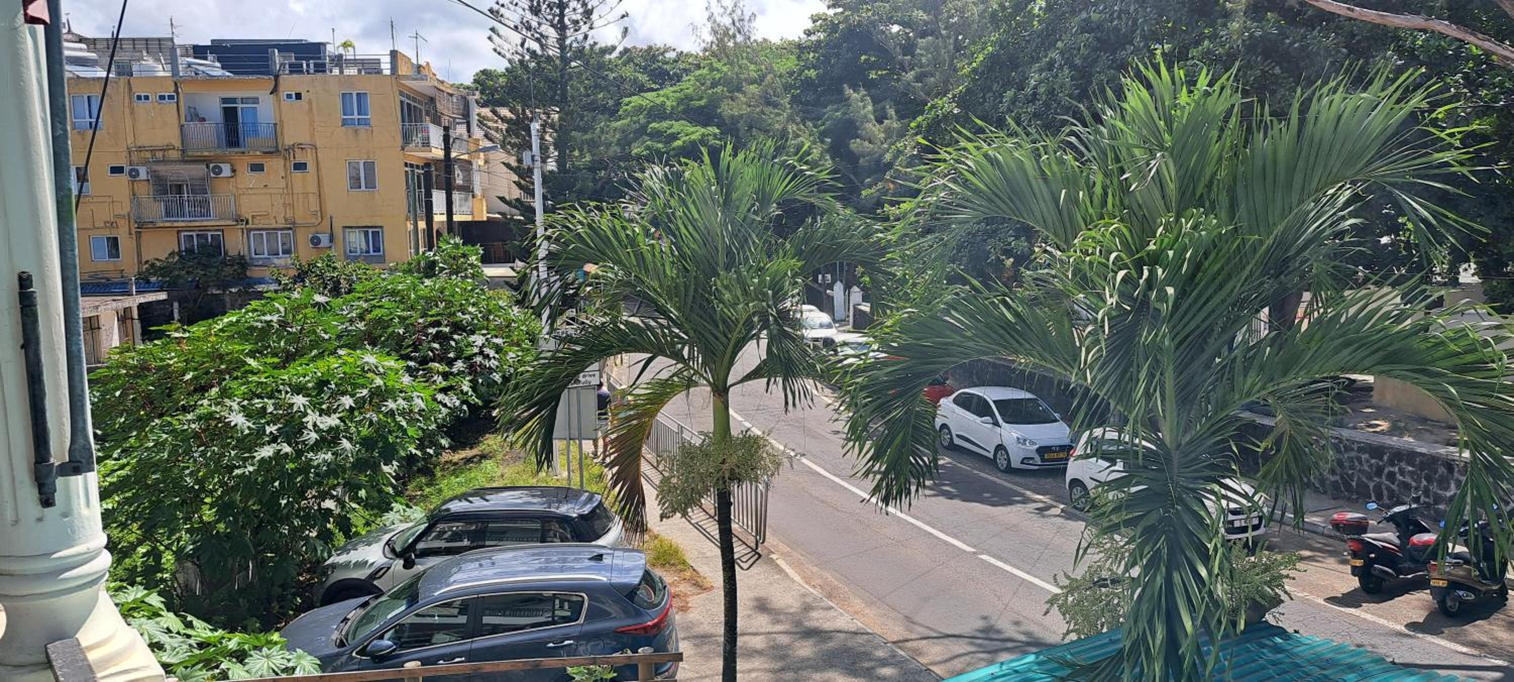 Sea Facing one bedroom appartment Pereybere view 4